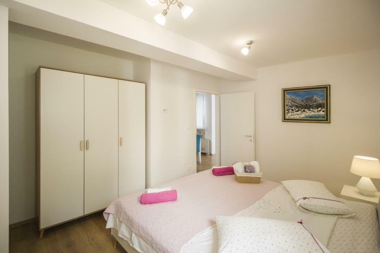 Apartments Dvor - Ap1, Ap2, Ap3 Baška Voda Exterior foto